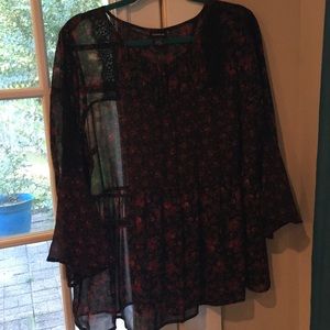 Beautiful torrid 3/4 sleeve blouse.